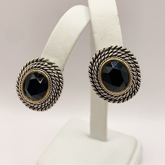 Silver gold rope textured setting with dark faceted glass stone clip on earrings - Picture 12 of 16